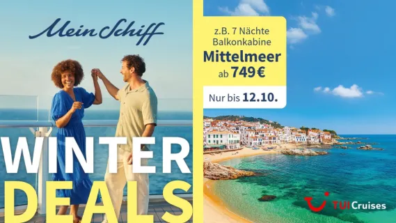 <em>Mein Schiff</em>® Winter Deals Aktion: Paar an Deck eines Kreuzfahrtschiffes und mediterrane Küstenlandschaft, 7 Nächte Mittelmeer in der Balkonkabine ab 749 €.