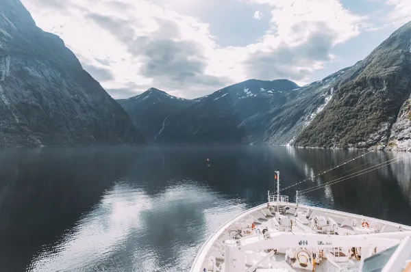 Eine Reise mit Hapag-Lloyd in die norwegischen Fjorde – ein Reiseziel der Familienreisen.