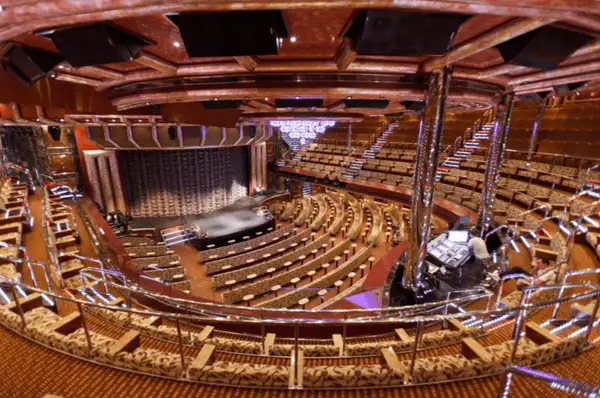 Freuen Sie sie auf ein buntes Unterhaltungsprogramm für Groß und Klein an Bord der Costa Favolosa.