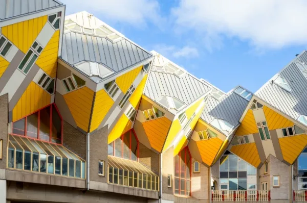 Ob moderne Architektur in Rotterdam oder Städtetrips in anderen westlichen Metropolen: Eine Kreuzfahrt ab Hamburg bringt Sie zu den schönsten Orten.