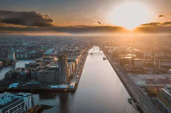 Dublin aus der Luft Sonnenuntergang über Dublin
