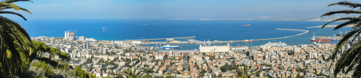 Skyline und Hafen von Haifa