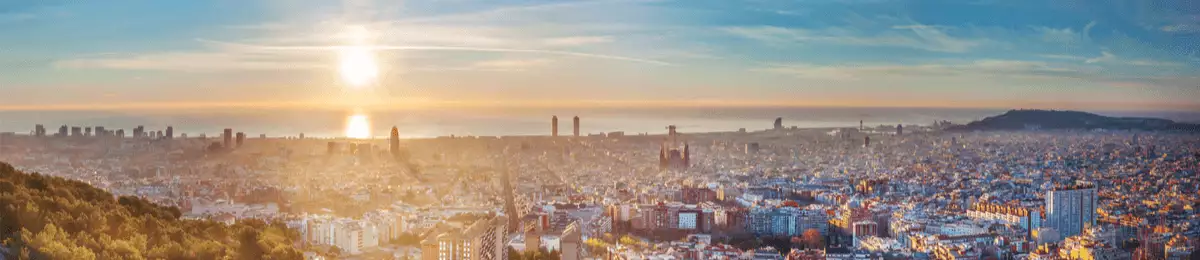 Sonnenaufgang über Barcelona Eine Aussicht, wie es Sie nur in Barcelona gibt. Spüren Sie den Wind im Haar bei Ihrer Mittelmeerkreuzfahrt.