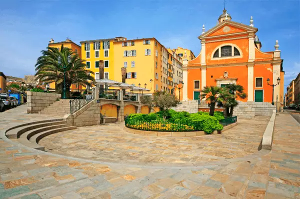 Mediterrane Häuser in der Altstadt von Ajaccio