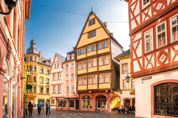Flusskreuzfahrt von Köln nach Mainz Die Altstadt in Mainz: Besuchen auch Sie das Städtchen auf Ihrer nächsten Rhein-Kreuzfahrt.