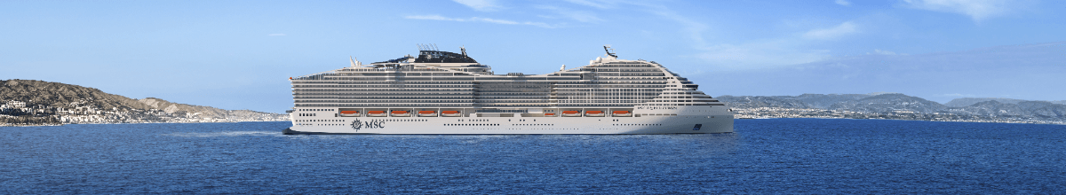 Gerenderte Seitenansicht der MSC World Europa, die durch die unterschiedliche Anzahl an Decks oben gewellt wirkt.