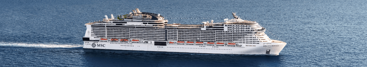 Die MSC Virtuosa auf See von der Seite fotografiert.