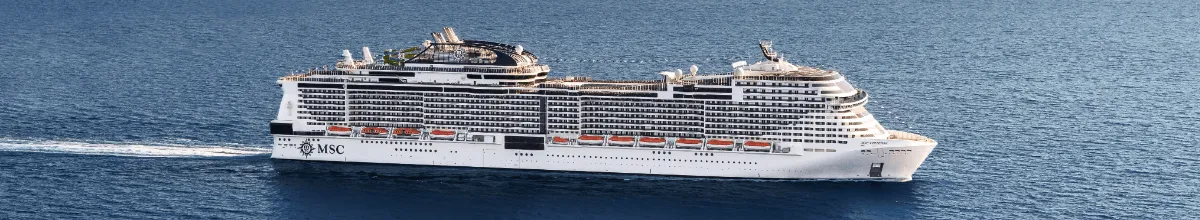 MSC Virtuosa: Das neueste Flottenmitglied von MSC Cruises Die MSC Virtuosa auf See von der Seite fotografiert.