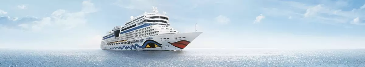 AIDAblu im Sommer auf See.