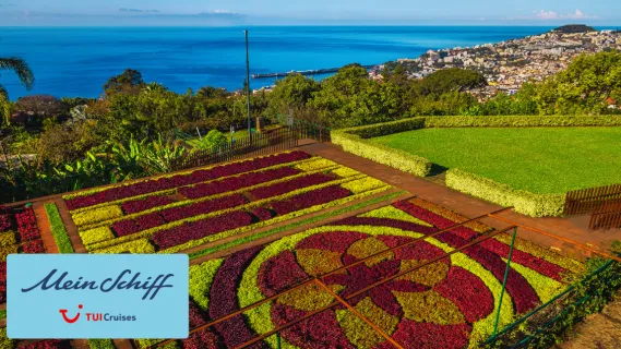 <i>Mein Schiff</i>® Angebote der Woche: Zauber der Kanaren & Madeira Blick über den Botanischen Garten von Funchal auf Madeira mit dem Atlantik im Hintergrund.