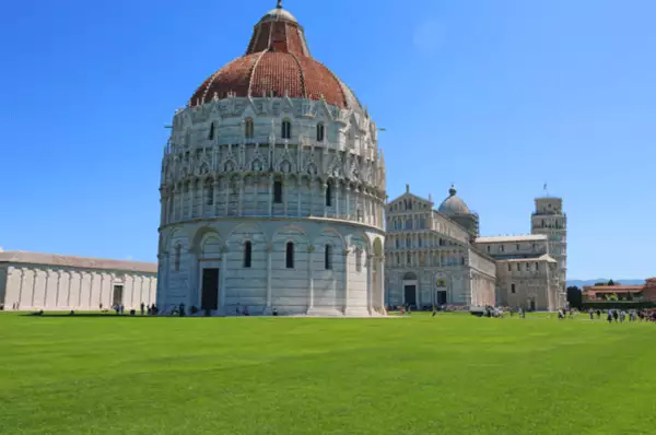 Der Dom von Pisa mit dem weltbekannten Schiefen Turm.