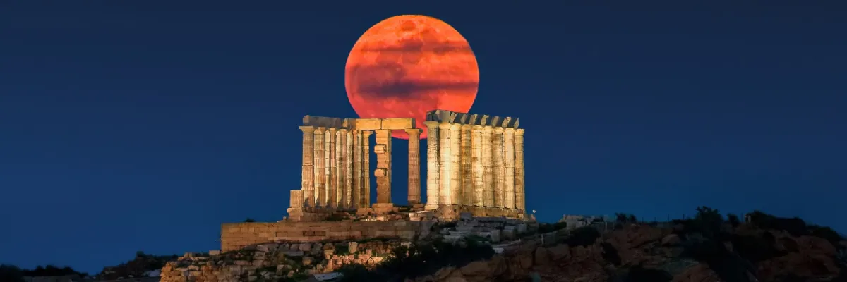 Ausflug zum Tempel des Poseidon ab dem Hafen Piräus Ein unvergesslicher Landausflug zum Kap Sounion nahe Athen – die beeindruckenden Tempelruinen thronen hoch über dem Meer.