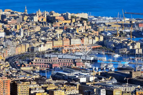 Aussichtskran Genua Mit dem Aussichtskran hat man einen perfekten Ausblick über die Stadt