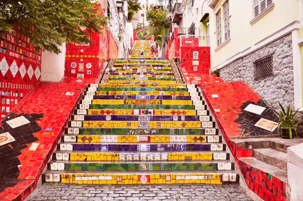 Das Meuseo do Amanha: Museum der Wissenschaft in Rio de Janeiro Die futuristische und außergewöhnliche Architektur des Gebäudes zieht Touristen an