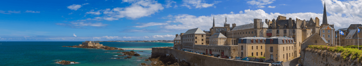 Von der Sonne erstrahlt, liegt Saint-Malo im Zentrum des Ärmelkanals