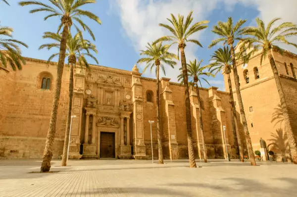 Die Kathedrale von Almeria Die Kathedrale von Almeria beeindruckt mit wuchtigen Mauern.