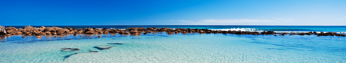 Bucht auf Kangaroo Island mit türkisem Wasser und blauem Himmel, Südaustralien