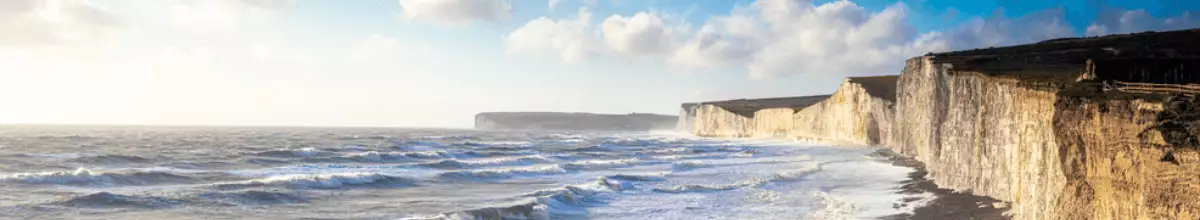 Die Felsen der Hafenstadt Dover in England sind weltberühmt