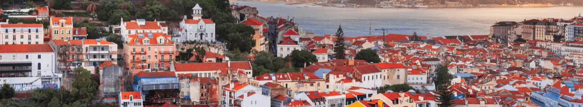 Die schöne Skyline von Lissabon