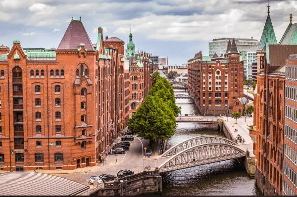 Die historische Häuserfassade in der Speicherstadt Schlendern Sie durch die Häuser der Speicherstadt