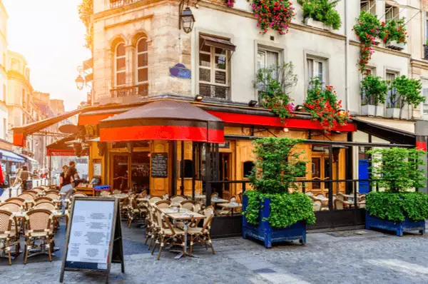 Das berühmte Café in Paris