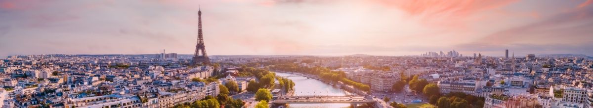 Die schöne Skyline von Paris ist direkter Anlegeort für zahlreiche Kreuzfahrtschiffe