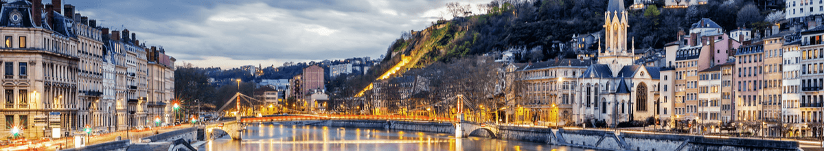 Die schöne Skyline von Lyon ist direkter Anlegeort für zahlreiche Kreuzfahrtschiffe