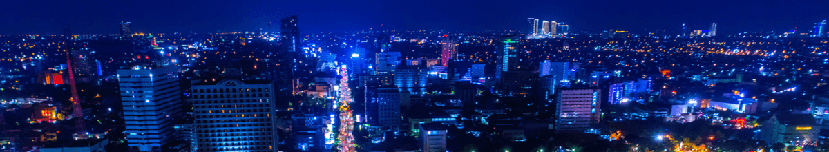 Luftaufnahme von Surabaya bei Nacht mit pulsierenden Lichtern, Ost-Java, Indonesien, Asien