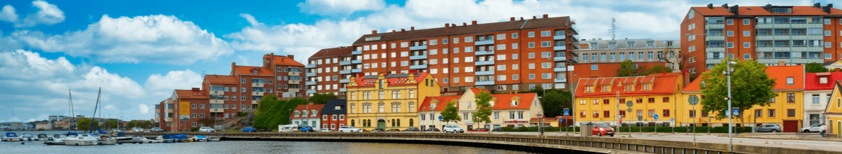 Skyline von Karlskrona mit modernen und historischen Gebäuden.