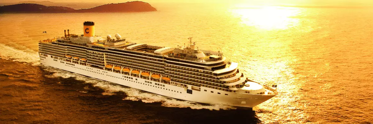 Mit Costa Deliziosa ins östliche Mittelmeer Costa Deliziosa im Sonnenuntergang