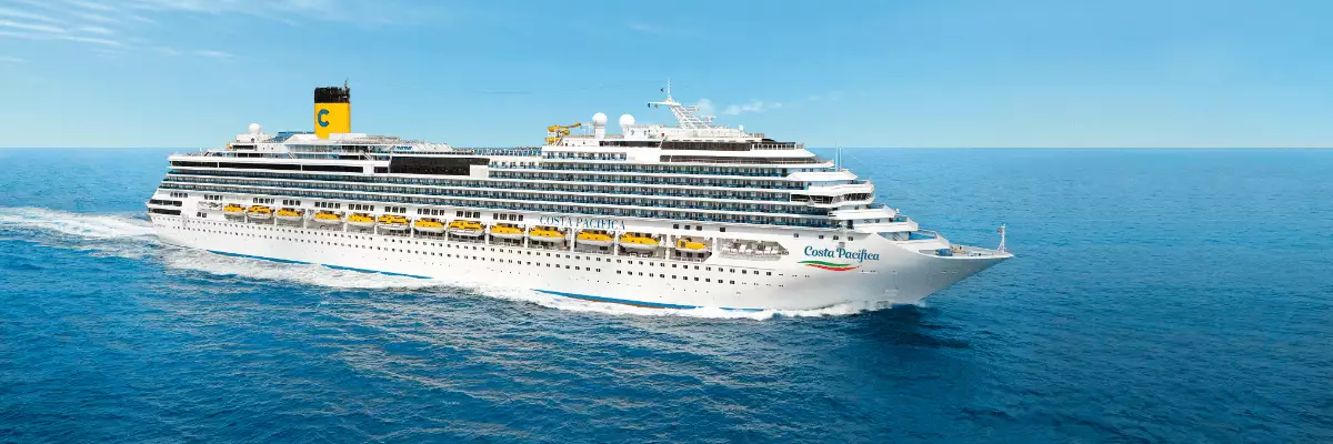 Herbst im Mittelmeer mit Costa Pacifica Costa Pacifica auf dem Meer.