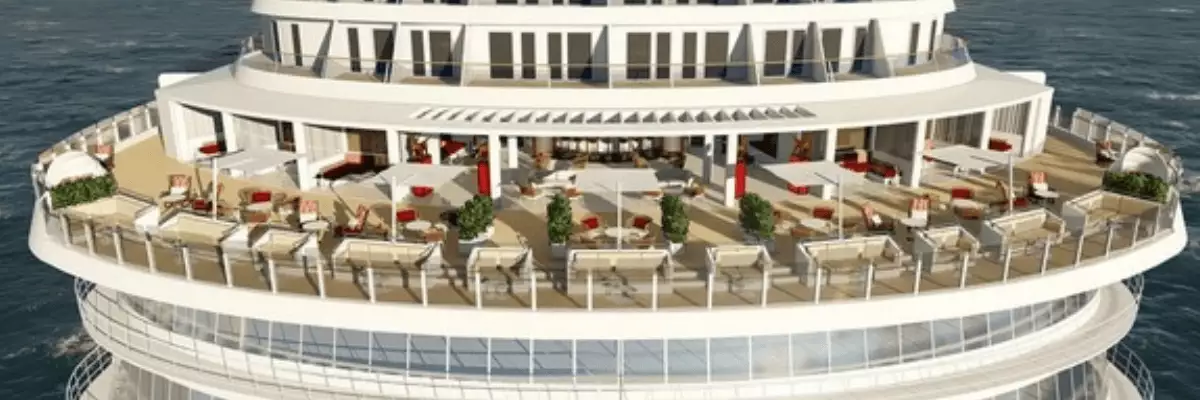 Genießen Sie die Sonne der Ägäis auf dem Außendeck von Costa Venezia Stühle und Sessel auf einem Panoramadeck von Costa Venezia