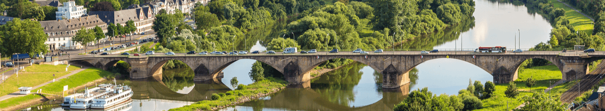 Die berühmte Steinbrücke über die Mosel