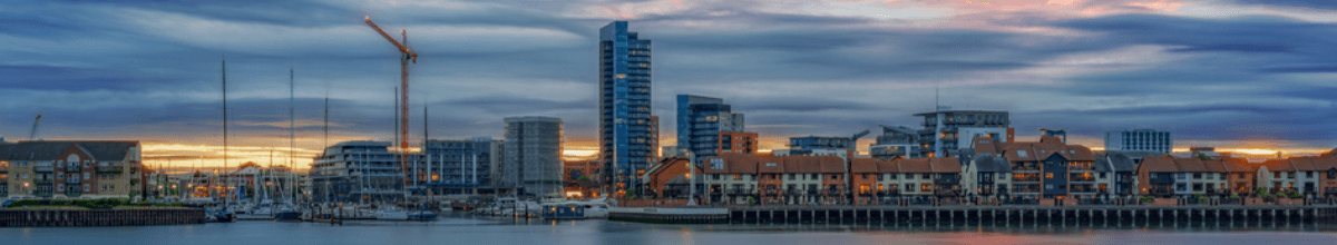Die schöne Skyline von Southampton ist direkter Anlegeort für zahlreiche Kreuzfahrtschiffe