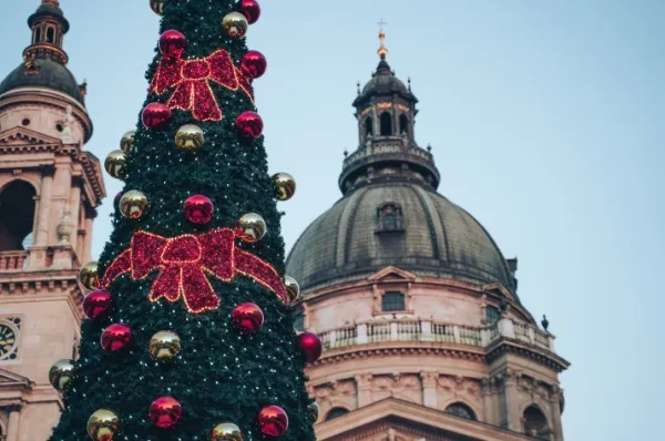 Festlich geschmückt zeigt sich Budapest zur Weihnachtszeit von seiner schönsten Seite.