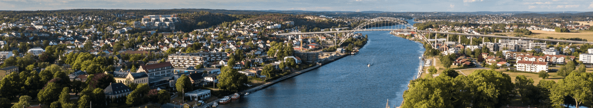 Blick auf Fredrikstad an einem sonnigen Tag.