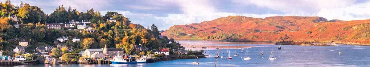 Skyline von Oban im Herbst, Argyll in Schottland - Vereinigtes Königreich