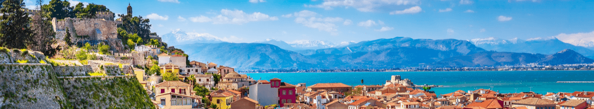 Blick auf hügelige Landschaft bei Nafplio