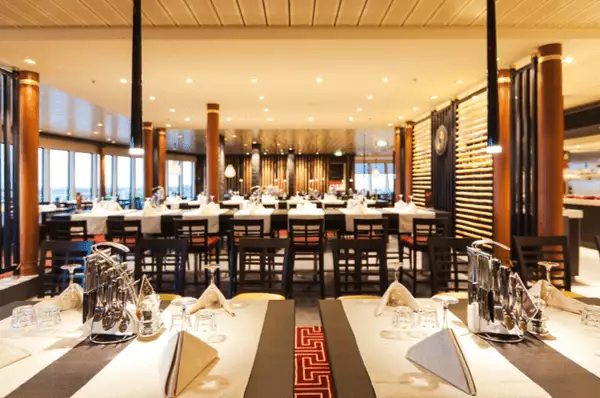 Blick in das Buffet-Restaurant auf AIDAmar
