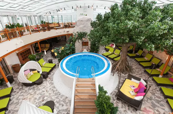 Wellnessbereich im indonesischen Stil auf AIDAmar