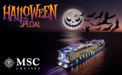 Halloween Angebote von MSC MSC Schiff im Sonnenuntergang in der Karibik. Darüber Halloween Grafiken von Fledermäusen und einer über den Himmel fliegenden Hexe.