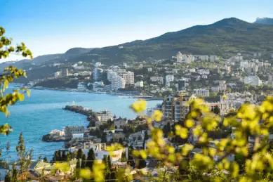 Die Küstenstadt Jalta am Schwarzen Meer