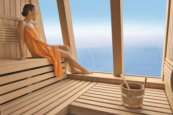 Sauna im Wellness-Bereich Saunieren mit Meerblick auf AIDAluna