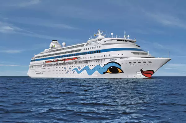 AIDAcara unterwegs Seitenansicht von AIDAcara