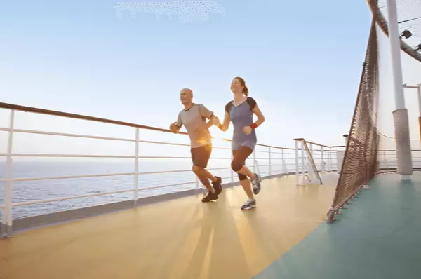 Sport auf AIDAbella Joggingstrecke im Außenbereich