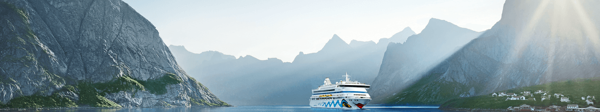 AIDAaura in den Fjorden