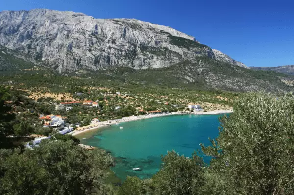 Samos Strand Strand mit Naturdörfern und Bergen