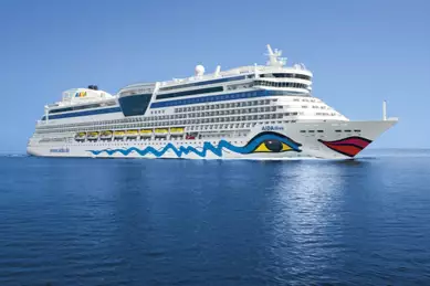 Seitenansicht von AIDAdiva auf See