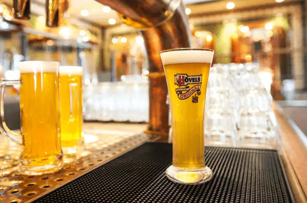 Frisch gezapftes Bier auf AIDAstella