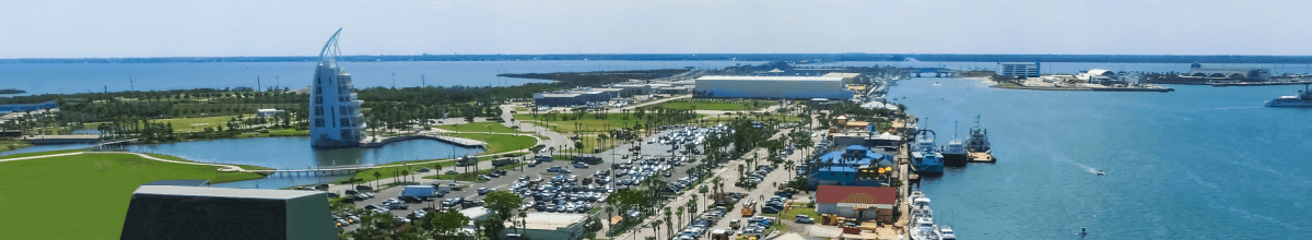 Port Canaveral Küste Panoramablick bei blauem Himmel & Sonnenschein
